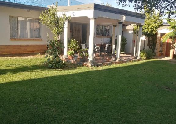 Klerksdorp Casa | LALA POA GUEST HOUSE