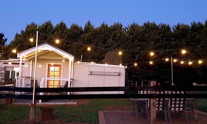 Lancefield Cabaña | Lancefield Stay Pet and Horse Friendly. Close to Winery region and breweries.