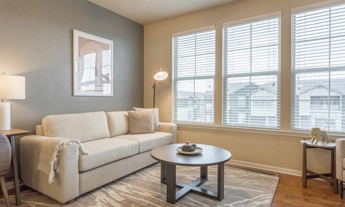 South Oklahoma City Apartamento | Landing at Avia at the Lakes - Studio in South Oklahoma City