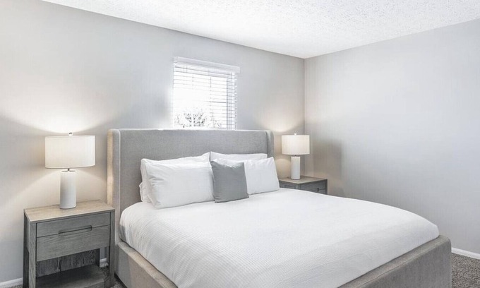 Lewis Center Apartamento | Landing at Lake Club at Polaris - 1 Bedroom in Downtown Columbus