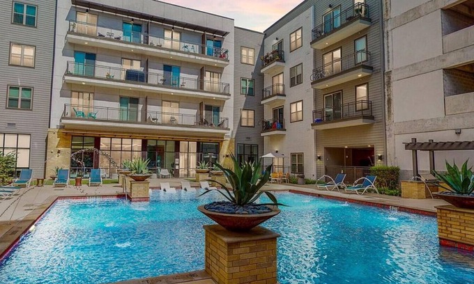 Near East Side Apartamento | Landing at Rivera on Broadway - 1 Bedroom in Downtown