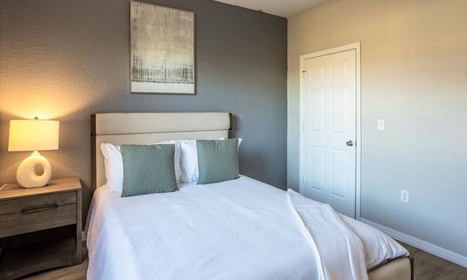 Survey Creek Apartamento | Landing at Solero Plantation - 2 Bedrooms in Downtown Plantation