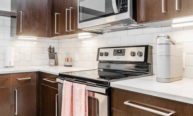 Beachwood Apartamento | Landing at The Aster - 1 Bedroom in Downtown Beachwood