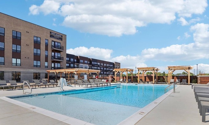 McCordsville Apartamento | Landing | Stunning 1BD, Courtyard, Rooftop Lounge