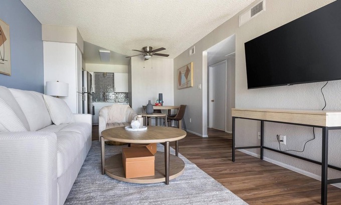 Maryvale Apartamento | Landing | Stylish 2BD in Maryvale Village