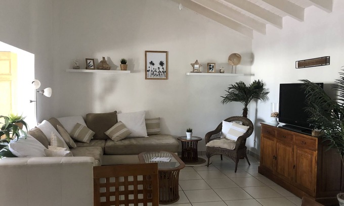 Maho Villa | Condominio grande de 2 dormitorios - A PASOS DE LA PLAYA!