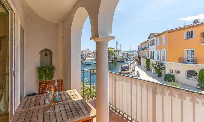 Port Grimaud Apartamento | Large 4-room apartment in Port Grimaud - A/C WIFI- next to beach and center