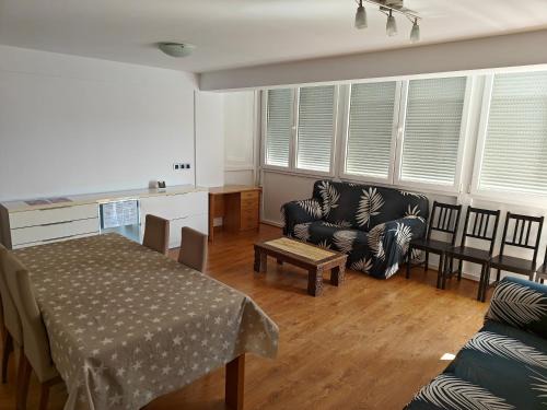 El Port Apartamento | Large Apartment near FIRA and City Center