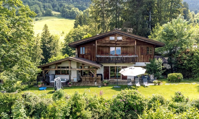 Saint-Jean-de-Sixt Chalet De Esquí | promo 20% del 24 al 31/08 chalet con jacuzzi ubicado a 3 kms de la Clusaz