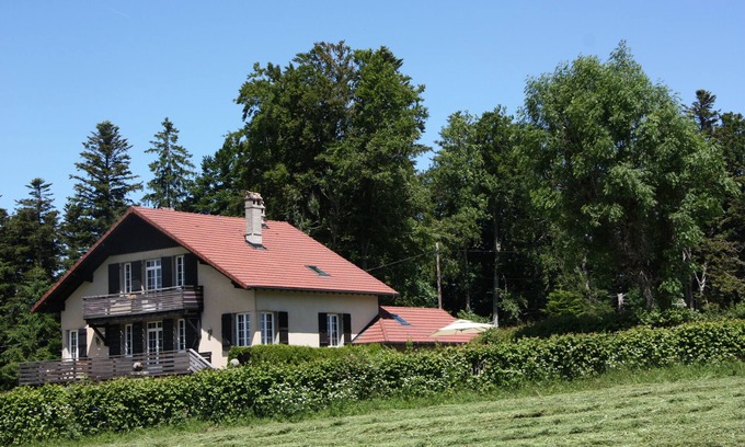 Damprichard Chalet De Esquí | Large, characterful family chalet in the heart of nature.