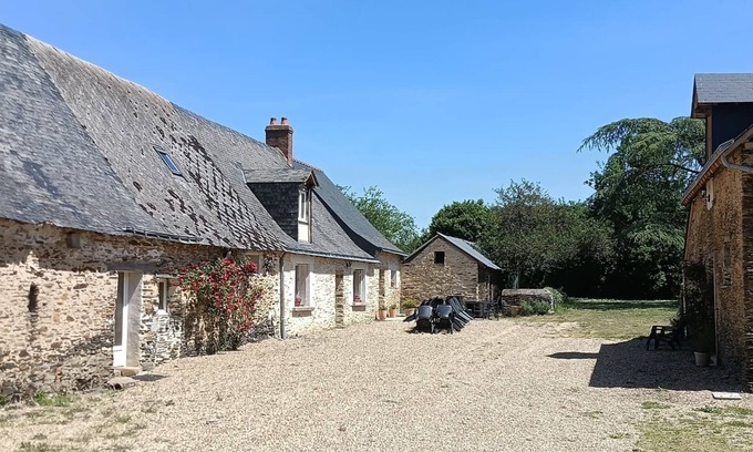 Champigne Cabaña | Large farmhouse, north of Angers, 13 bedrooms with swimming pool, 2 minutes from Les Briottières