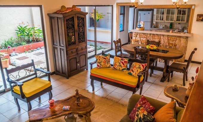 Ciudad Cariari Casa | Descuento especial de San Valentín !Casa grande 4br, más segura/mejor ubicación para viajes