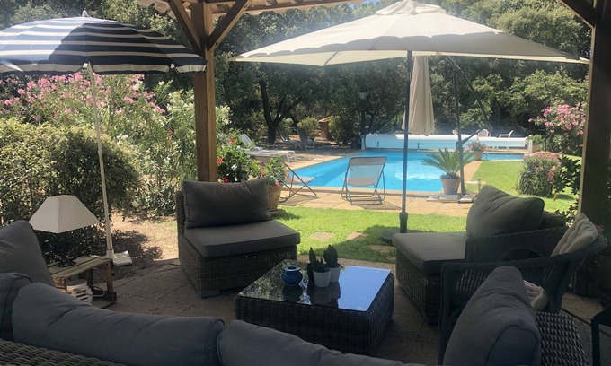 Charleval Casa | Gran villa provenzal en el corazón de la Provenza con jardín y piscina.