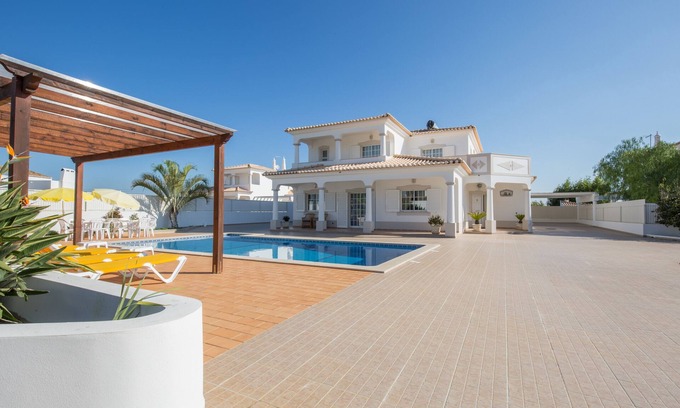 Albufeira Villa | Amplia y espaciosa villa de 4 camas con piscinas privadas, aire acondicionado y vistas al mar