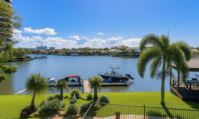 Labrador Casa | Large Waterfront Property with Magical Sunsets on the Gold Coast Australia