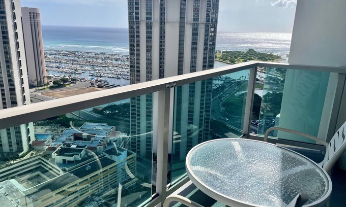 Ala Moana Condominio | Last Minute Spacial! Oceanview's on 31st Flr