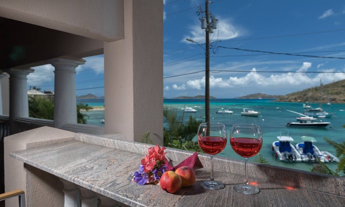Great Cruz Bay Complejo | Amplio y lujoso y moderno apartamento de 1 dormitorio / 1 ba en Grande Bay Resort, St. John USVI