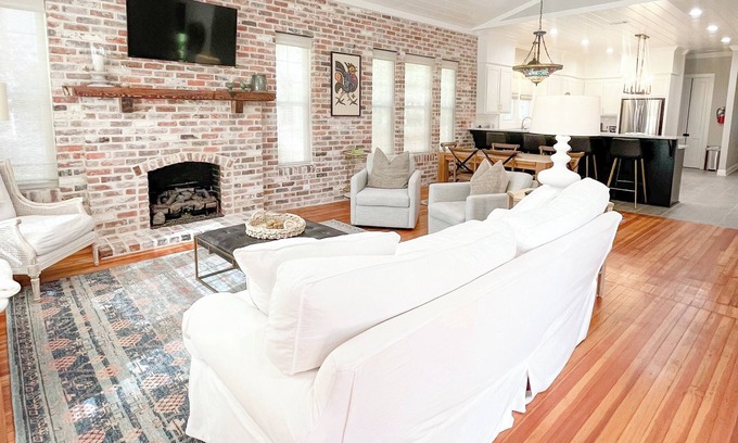 Laurel Casa | Heart of Historic Laurel - Top Property in Laurel