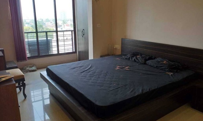 Kolkata Apartamento | Espléndido y elegante, amueblado Apartamento A. C en el 7 ° piso con vistas frontales al cielo.