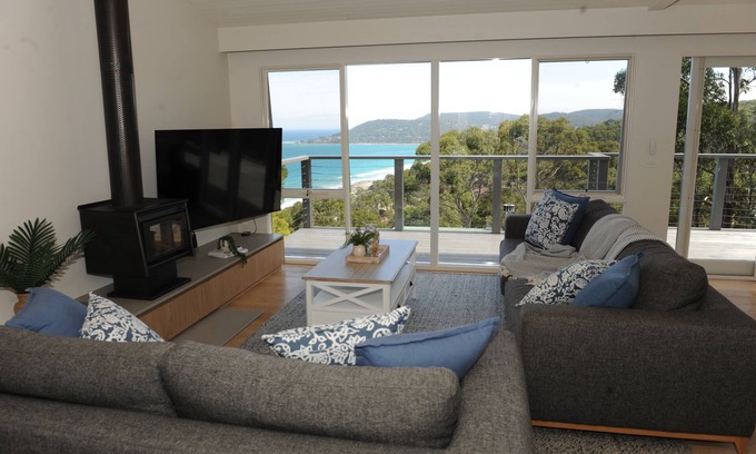 Lorne Casa | LaVista - relax at the top with this amazing outlook. Take in the Skyline !