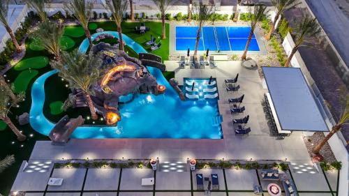 Bermuda Dunes Casa | Lazy River Oasis