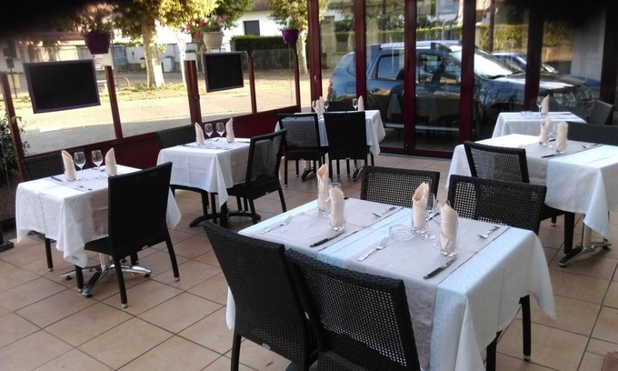 Bourg-de-Thizy Hotel | Le Clos Fleuri
