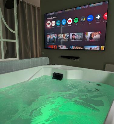 Mesnard-la-Barotiere Hotel | Le Cocon Spa proche Puy DuFou
