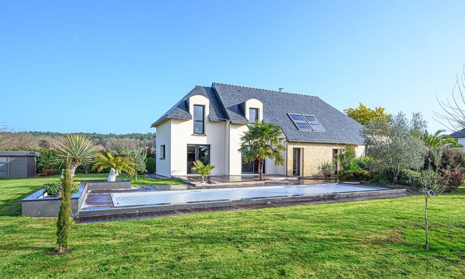 Trefflean Villa | LE HAMEAU DE BIZOLE - Magnifique Maison contemporaine avec piscine chauffée!