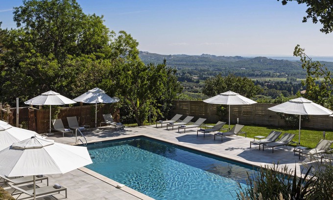 Les Baux-de-Provence Hotel | Le Mas d'Aigret