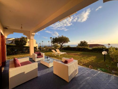 Bonifati Villa | Le note di Cassie