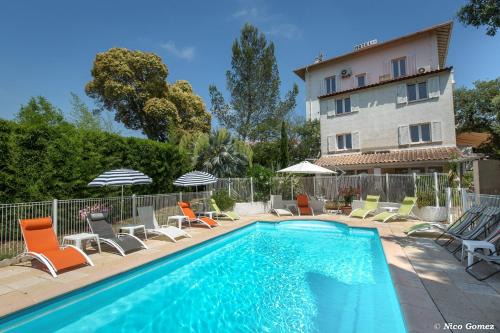 Saint-Raphael Hotel | Le Thimothée : Hôtel & Studios