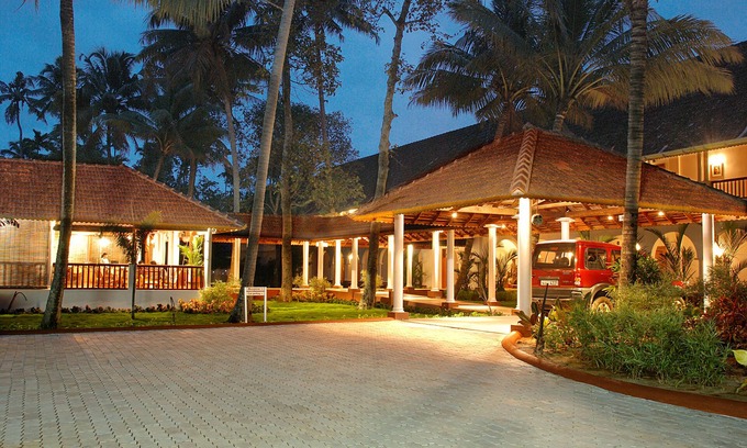 Muhamma Hotel | Lemon Tree Vembanad Lake Resort, Kerala