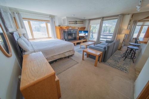 Lakeside Village Casa | Lenawee 1728 by SummitCove Lodging