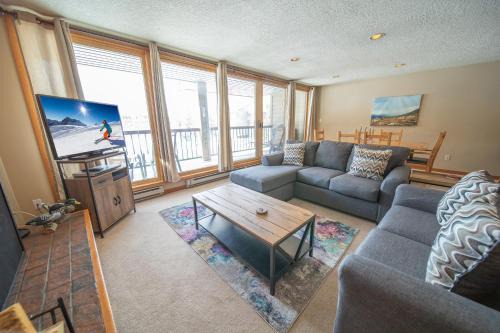 Lakeside Village Casa | Lenawee 1738 by SummitCove Lodging