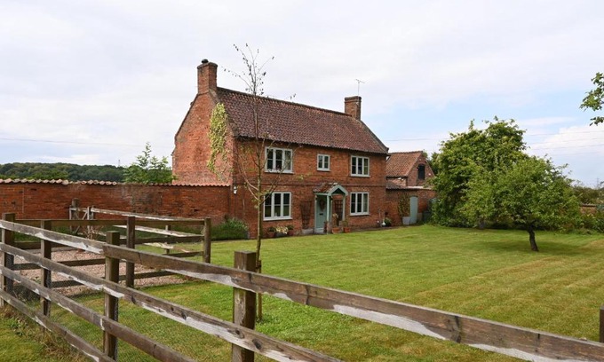 Lincoln Casa | Leo's Holiday Cottage