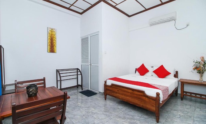 Mount Lavinia Hotel | Leo's Home Stay