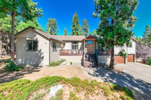 Shaver Lake Casa | Leopard Lily Lodge Luxe Stays 2 Suites Ac