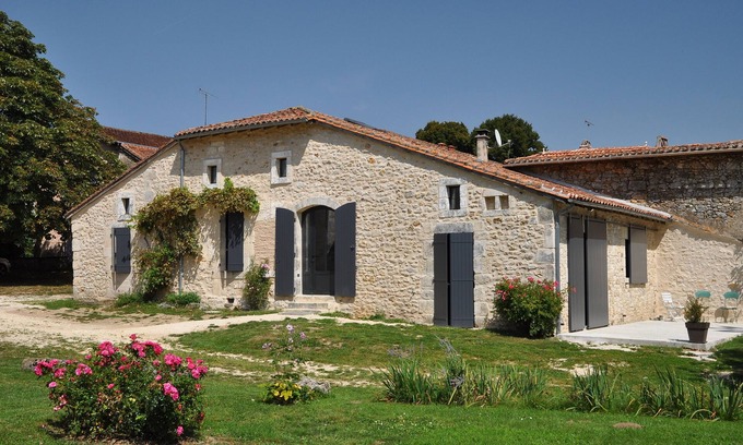 Saint-Martin-de-Fressengeas Casa | Fenestro; casa rural de la Baine