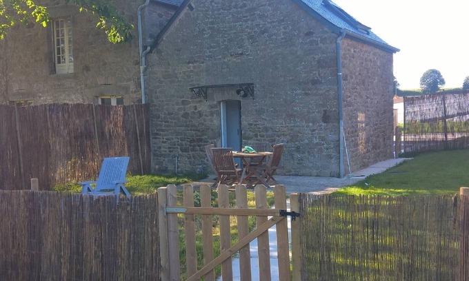 Sains Casa | Les Gîtes de la Croix au Blanc : "Le Noyer"