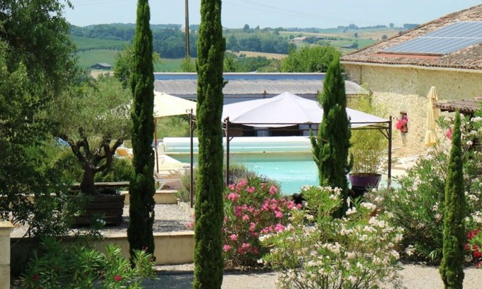 Montastruc Casa | Les Pruniers 4 * casas rurales clasificadas dentro de nuestros propios huertos de ciruelos, piscina climatizada