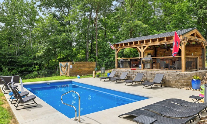 Sevierville Cabaña | Less than 3 miles to Dollywood swimming pool hot tub tiki bar game room and more