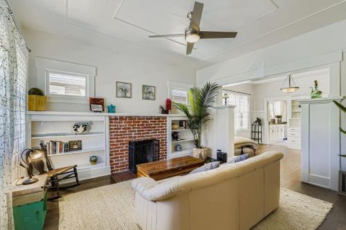 University District Casa | Less than 8 min to UW, Comfort & Quiet University Retreat