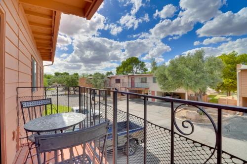 Tucson Apartamento | Less Than half Mi to Trail Dust Town Retreat with Peak Views