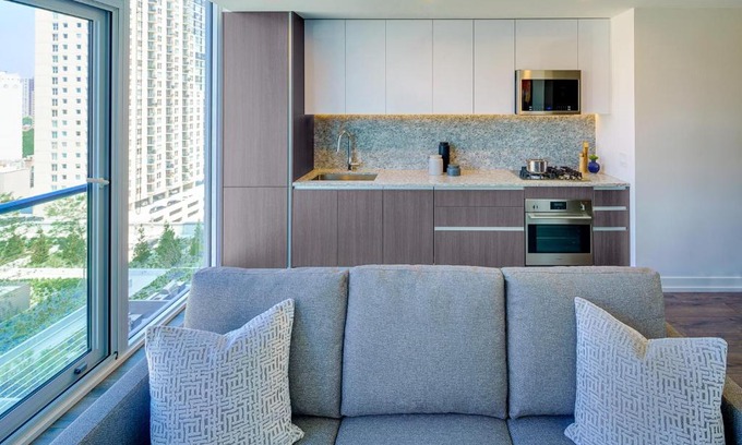 Near North Side Hotel | Level Chicago Old Town