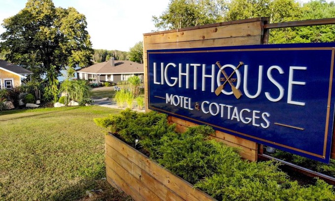 Conquerall Bank Hotel | Lighthouse Motel and Cottages
