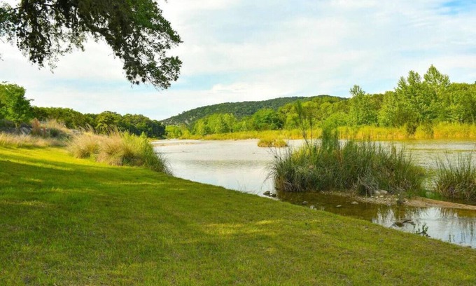 Uvalde Casa | Lightning Bug Springs Retreat