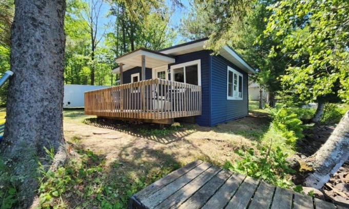 Hayward Cabina | Little Blue Cottage