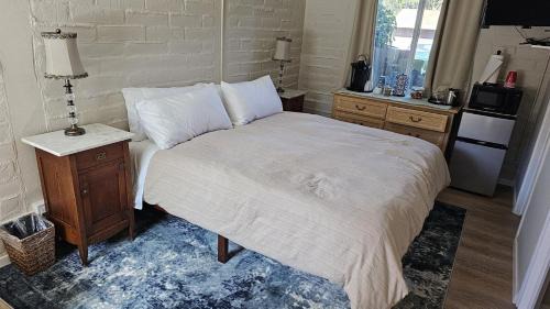 Carmel Valley Hotel | Little European Lodge