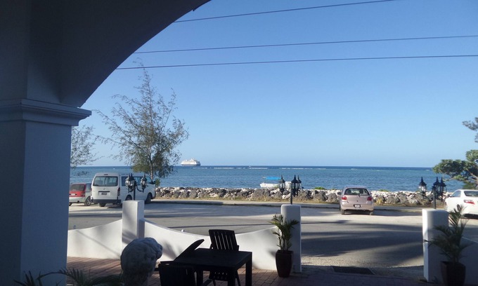 Nuku'alofa Hotel | Little Italy Hotel