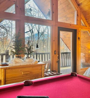 Wears Valley Casa | Little Pine Lodge a Smokies Hideaway - 1 mi to GSMNP - King Suite & Loft, Fireplace, Hot Tub & BEARS!